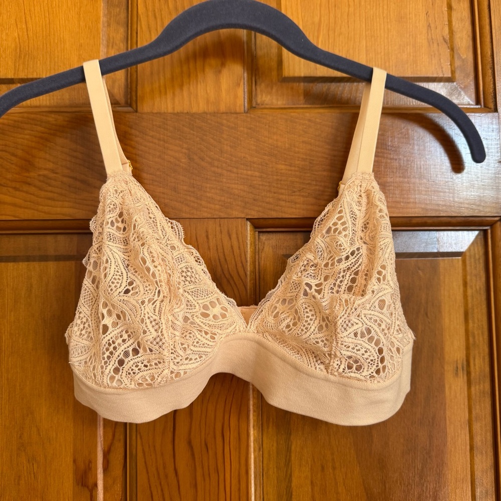 🎀 5 for 25! 🛍️ Lively Lace Bralette in Nude Peach